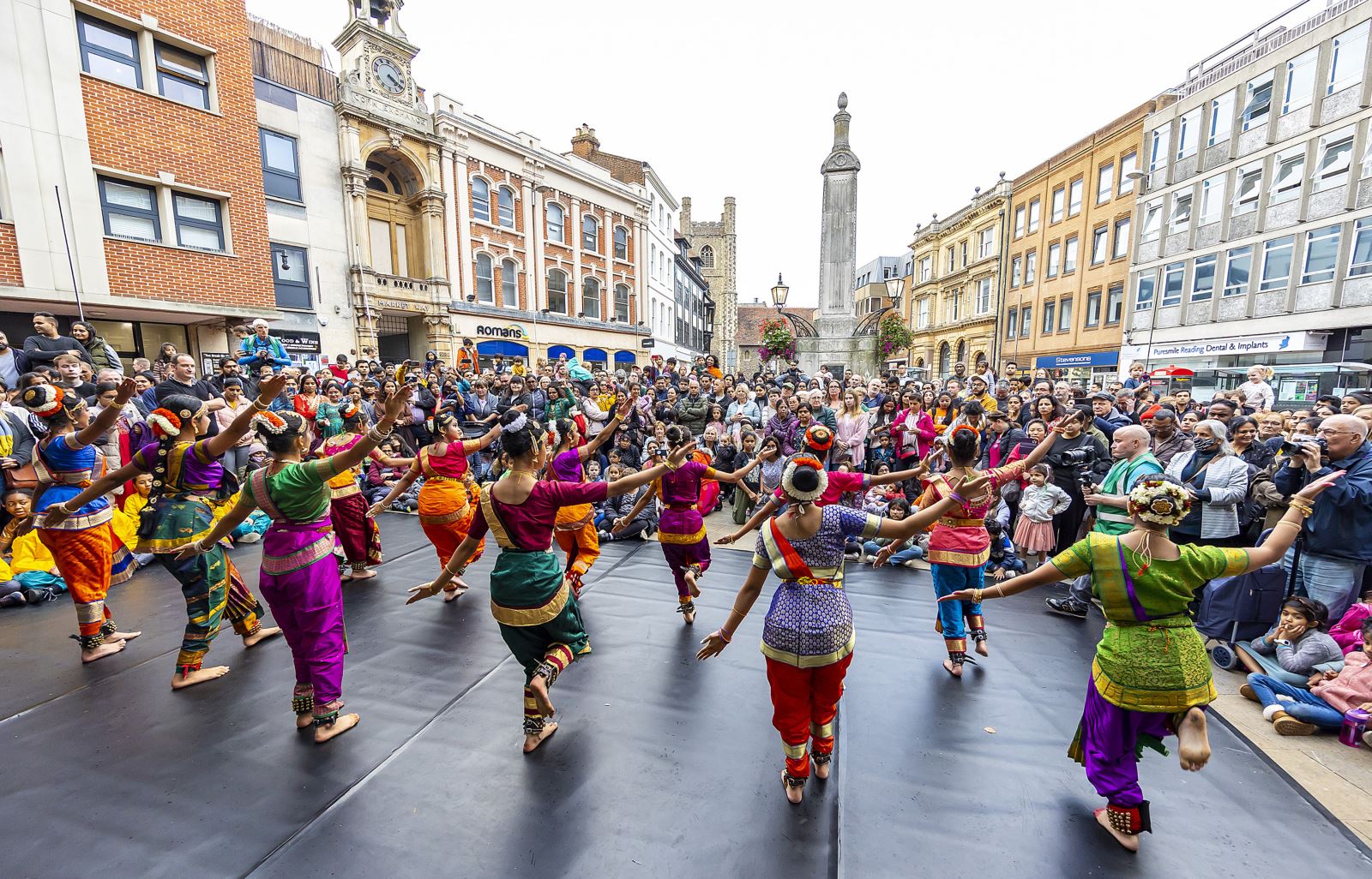Diwali dancers